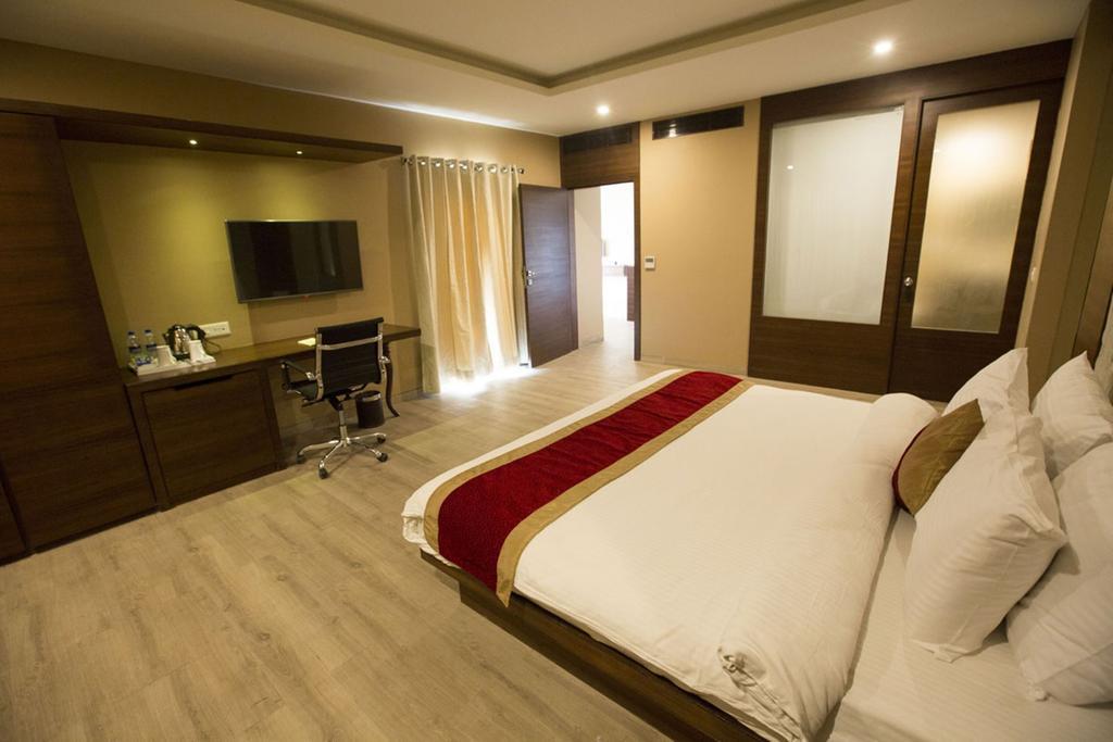 Anjushree Hotel Ujjain Ngoại thất bức ảnh